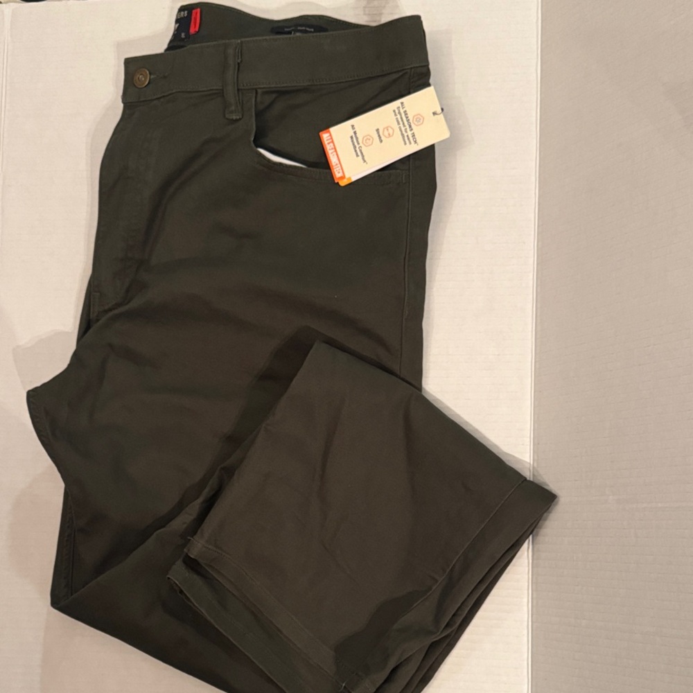 Dockers Jean cut , straight fit , all season  tech Sz men 38 x 32 NWT